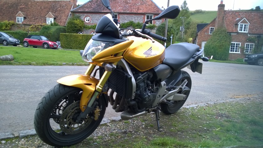 kohe ütlevad kõik, et see on ju täpselt sama ratas, mis mul enne oli. jah, aga see on uuem, ABSiga ja KULDNE!